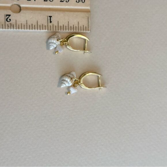 White Shell Earrings R850 - Picture 3 of 3
